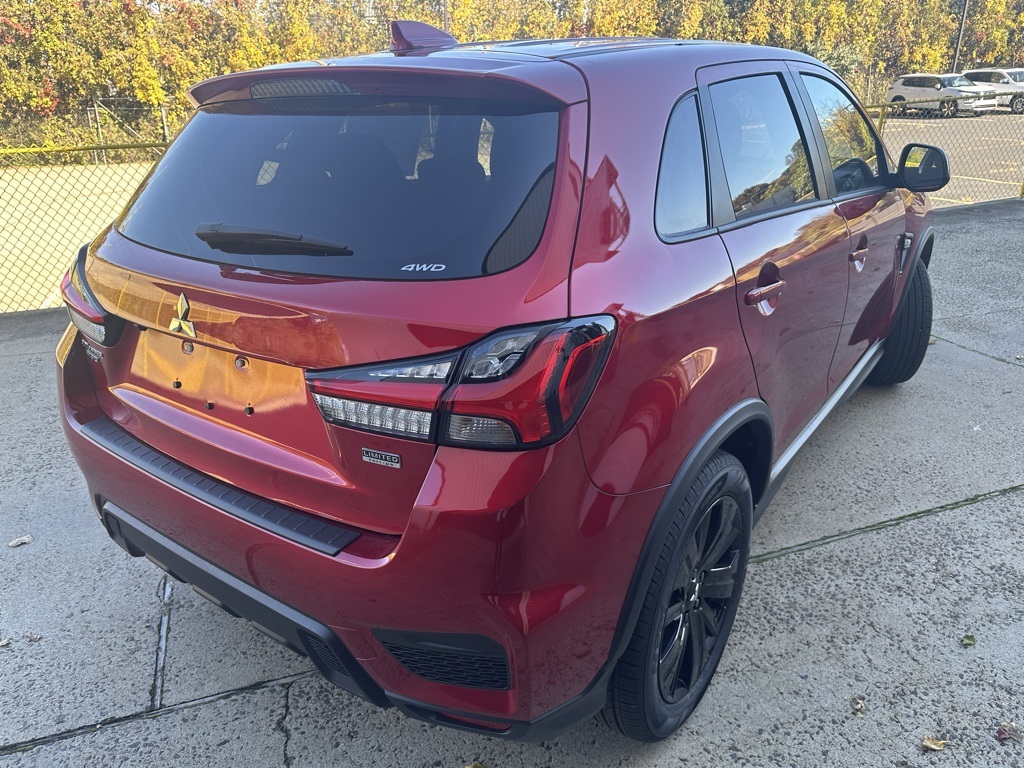 2025 Mitsubishi Outlander Sport LE photo 4