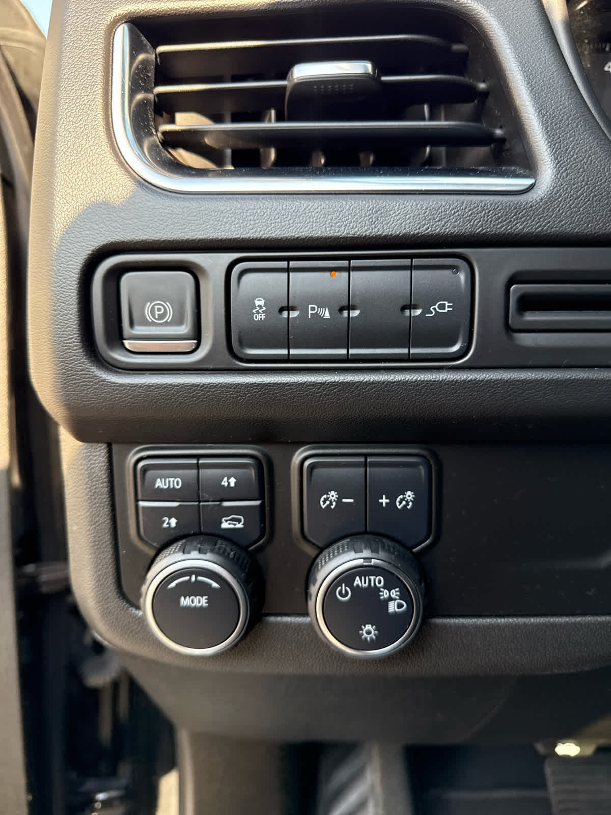 2021 Chevrolet Suburban RST photo 18