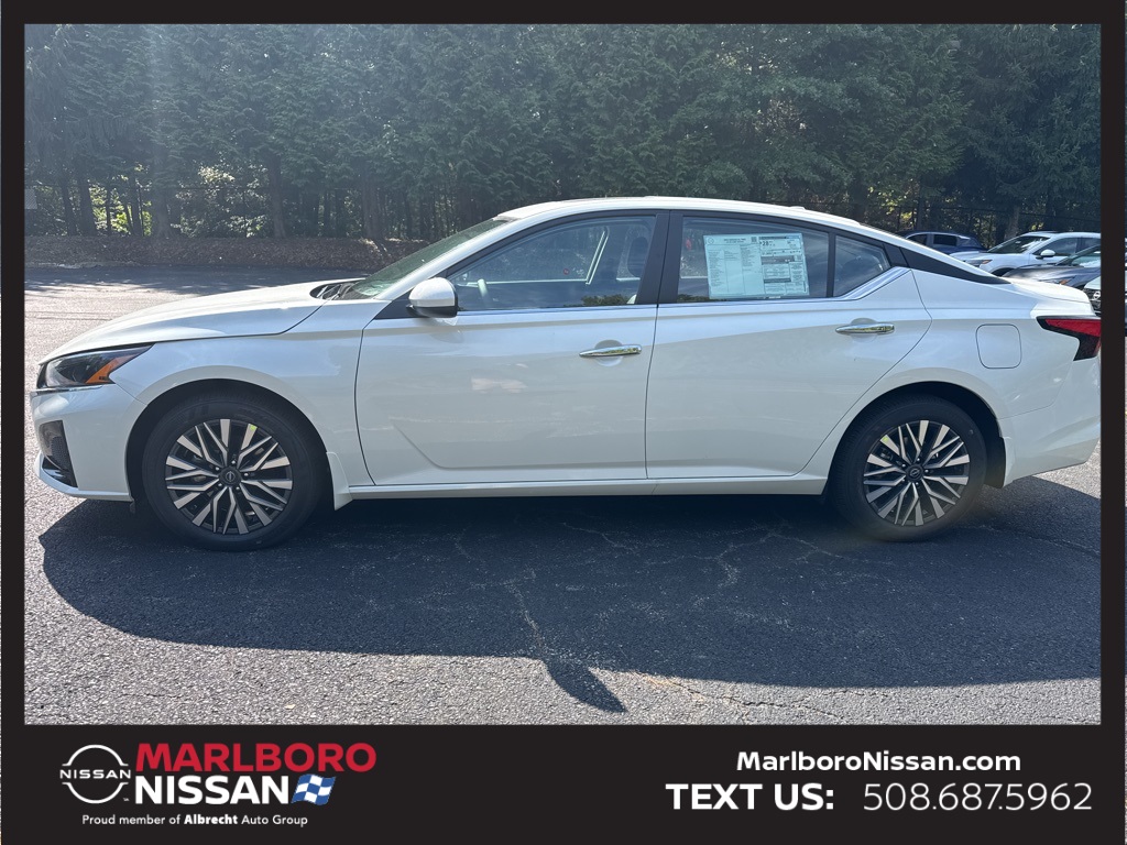 2025 Nissan Altima SV photo 3