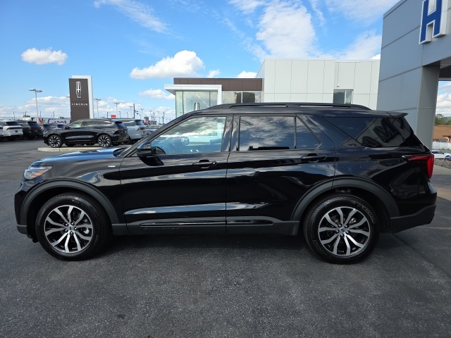 2025 Ford Explorer ST-Line photo 3