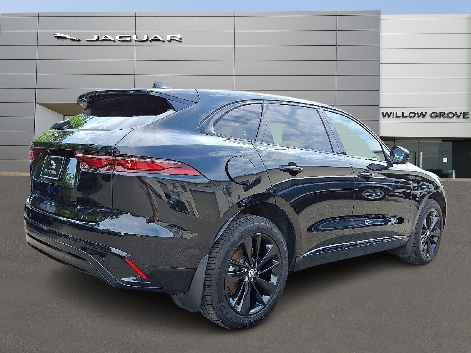 2025 Jaguar F-PACE R-Dynamic S P250 photo 2
