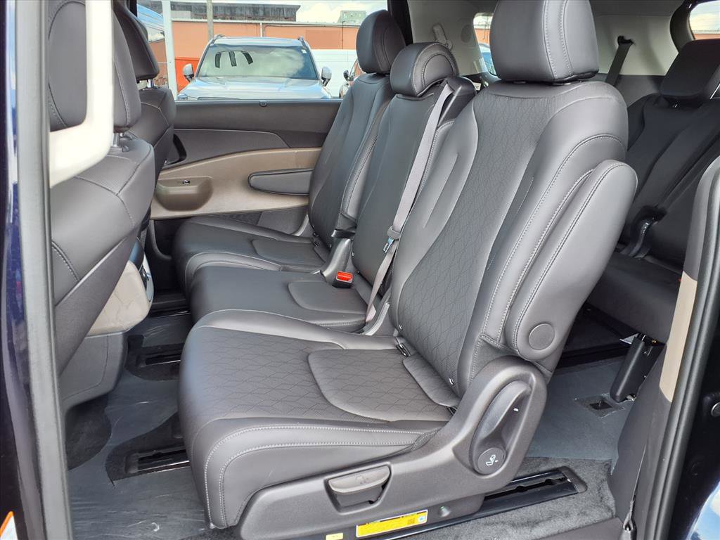 2026 Kia Carnival EX photo 4