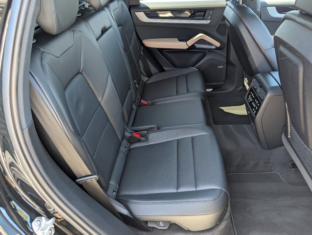 2024 Porsche Cayenne photo 4