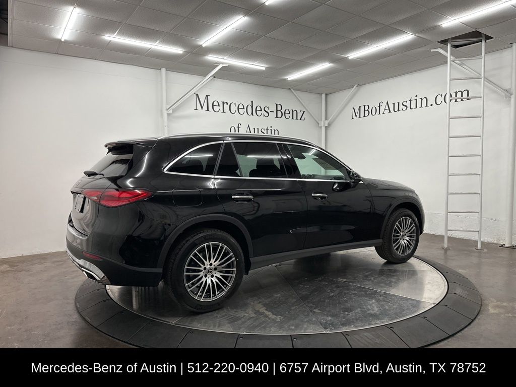 2025 Mercedes Benz GLC 300 photo 4
