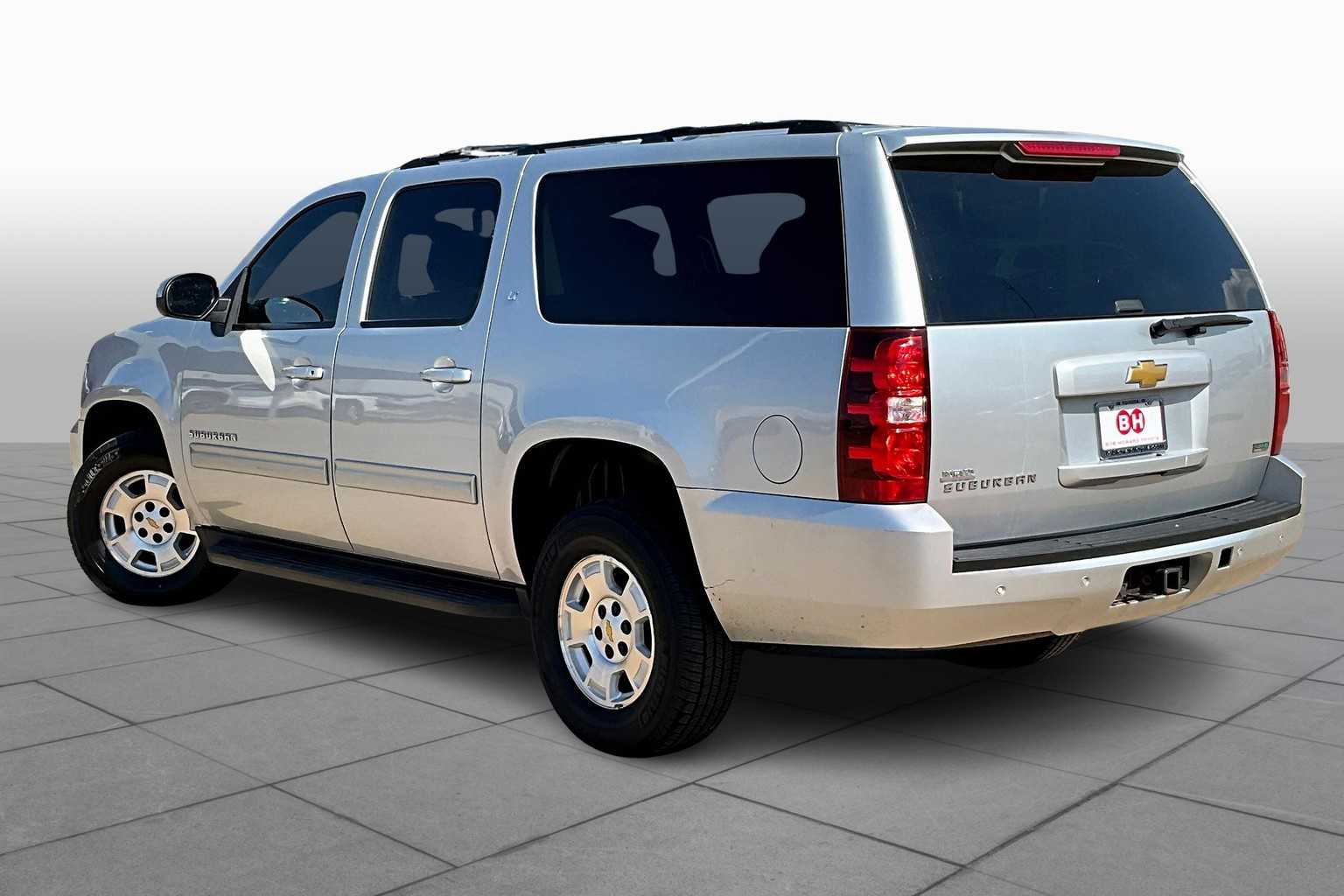 2012 Chevrolet Suburban LT photo 11