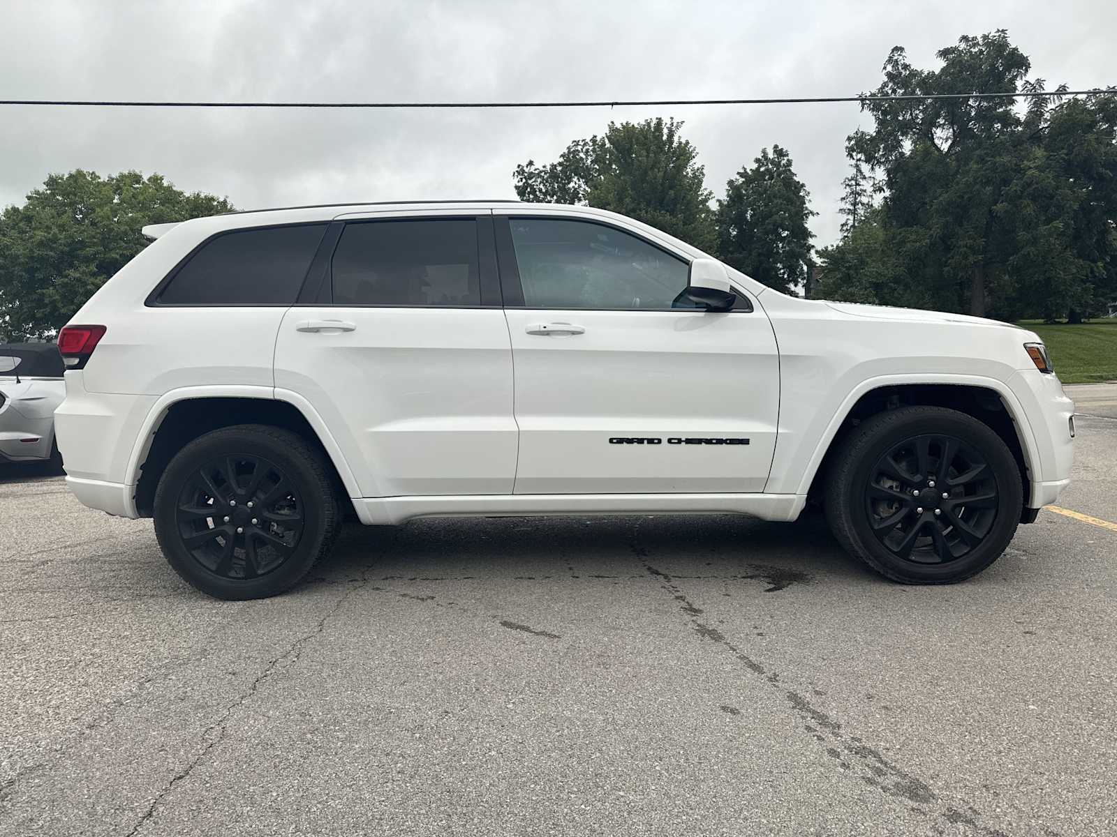 2021 Jeep Grand Cherokee Laredo X photo 2