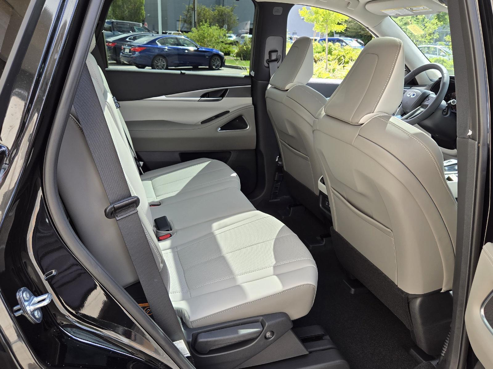 2026 Infiniti QX60 Luxe AWD photo 16