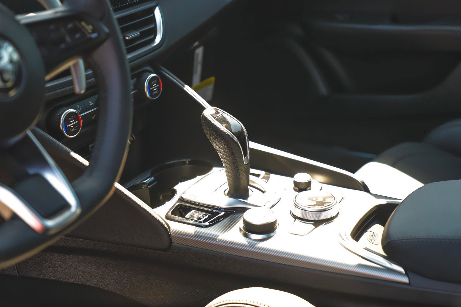 2025 Alfa Romeo Giulia Base photo 24