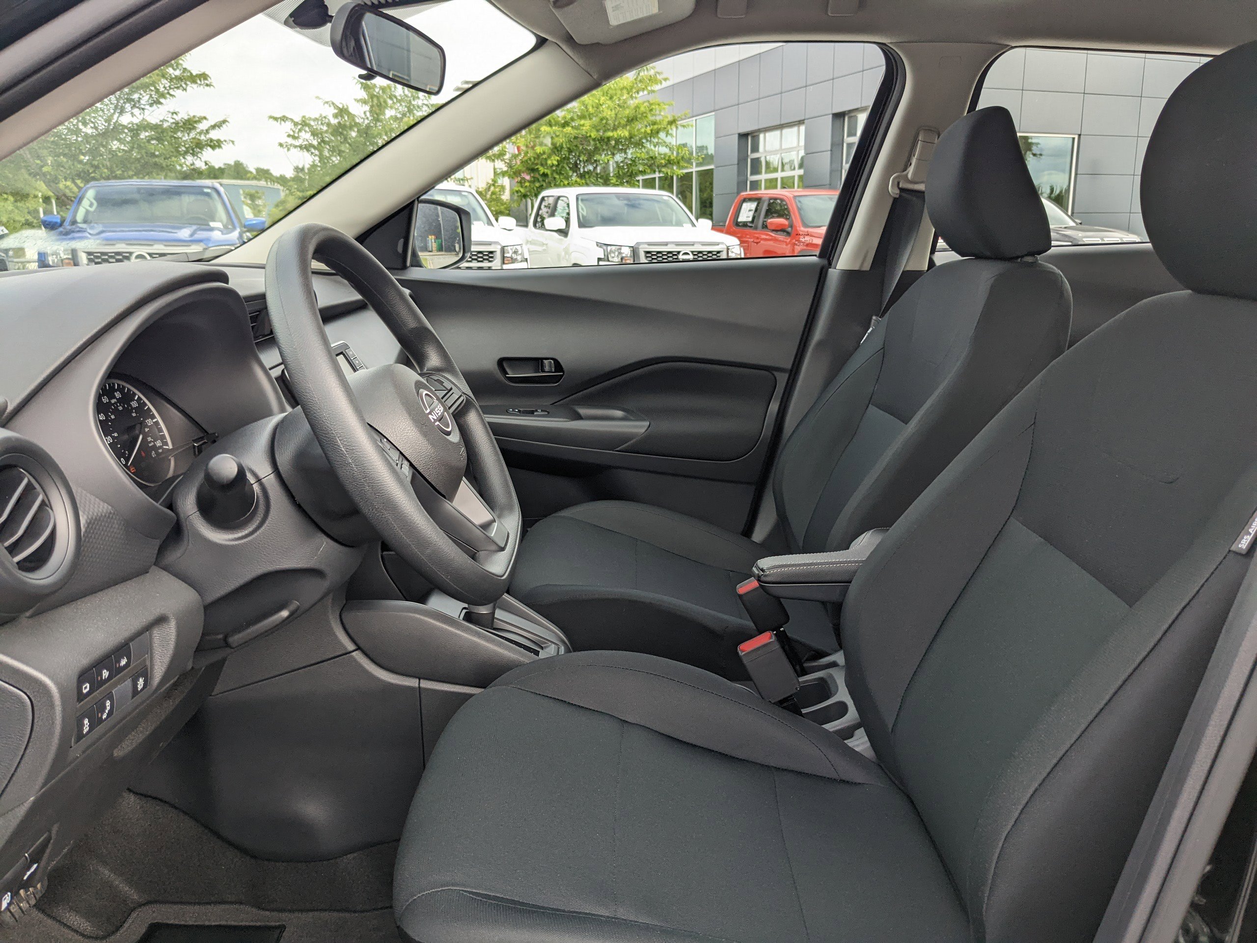2025 Nissan Kicks Play S photo 8