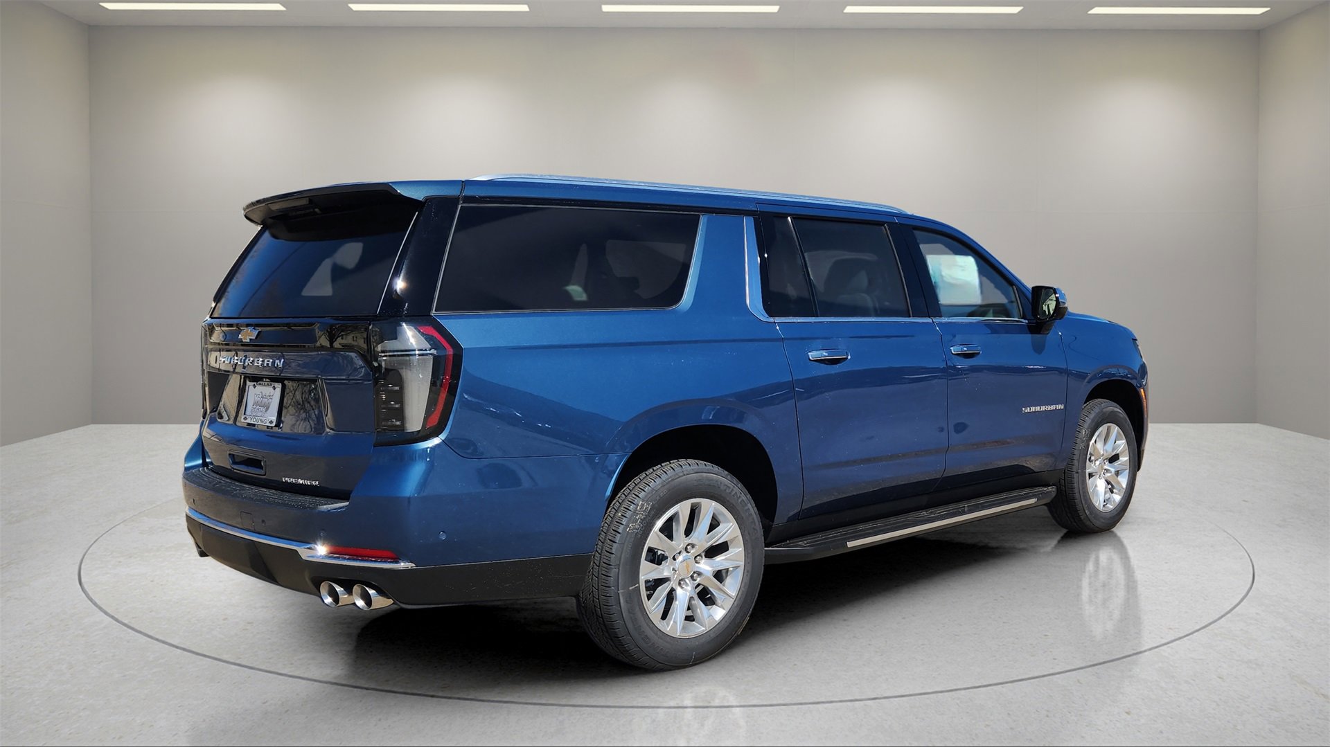 2025 Chevrolet Suburban Premier photo 2