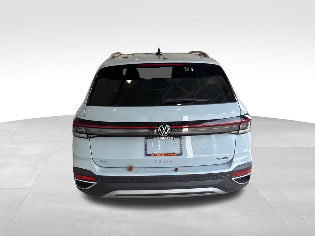2025 Volkswagen Taos SE photo 4