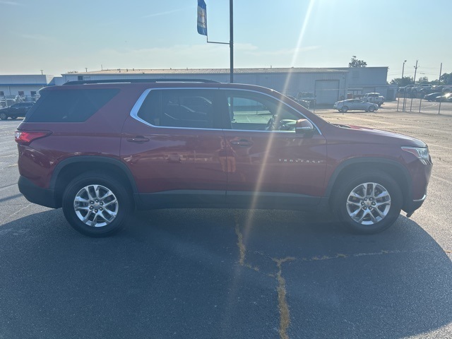 2019 Chevrolet Traverse Cloth 1LT photo 2
