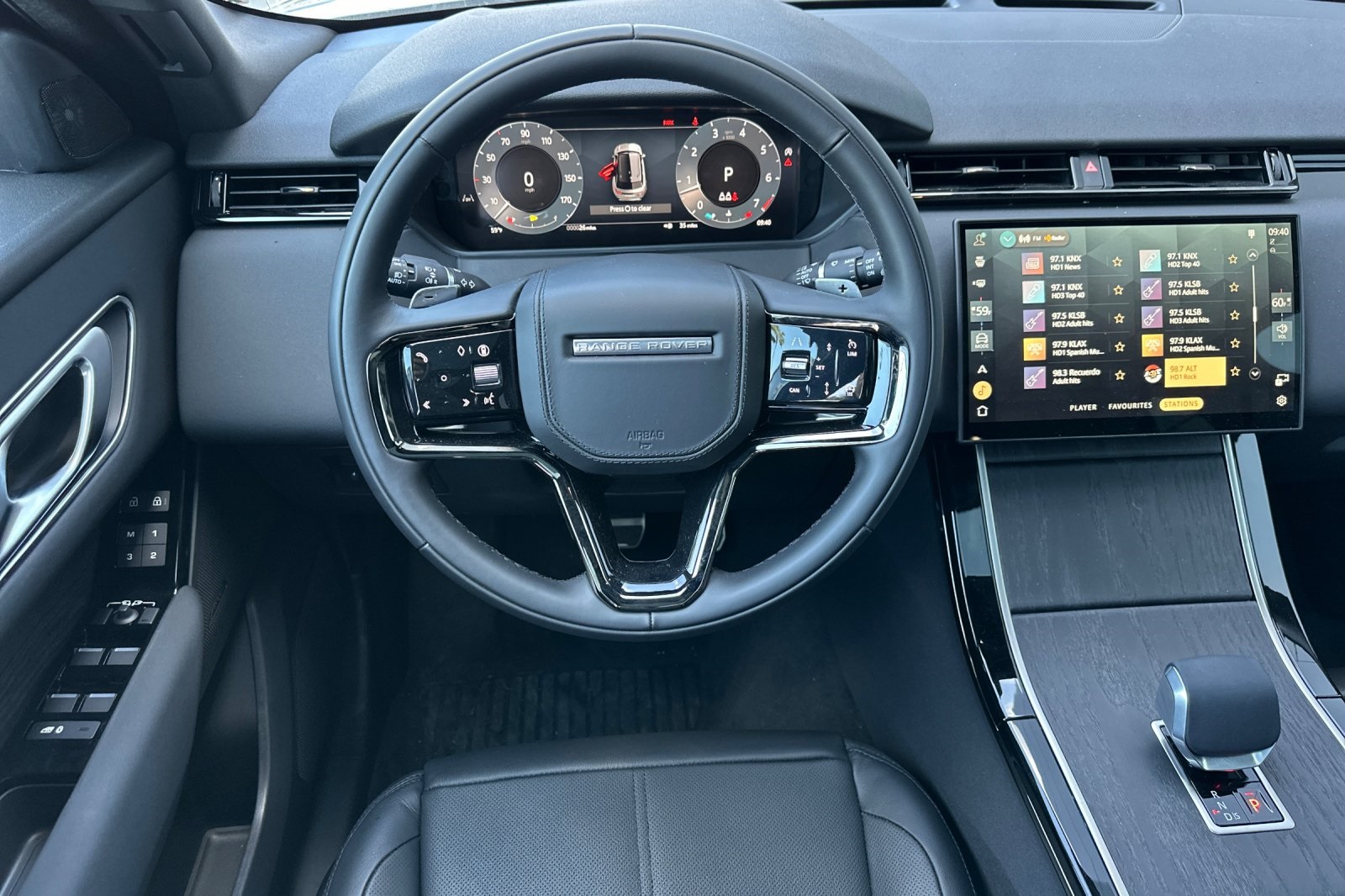 2025 Land Rover Range Rover Velar SE photo 14