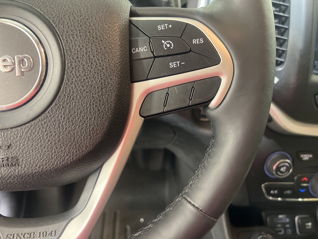2015 Jeep Cherokee Limited photo 13
