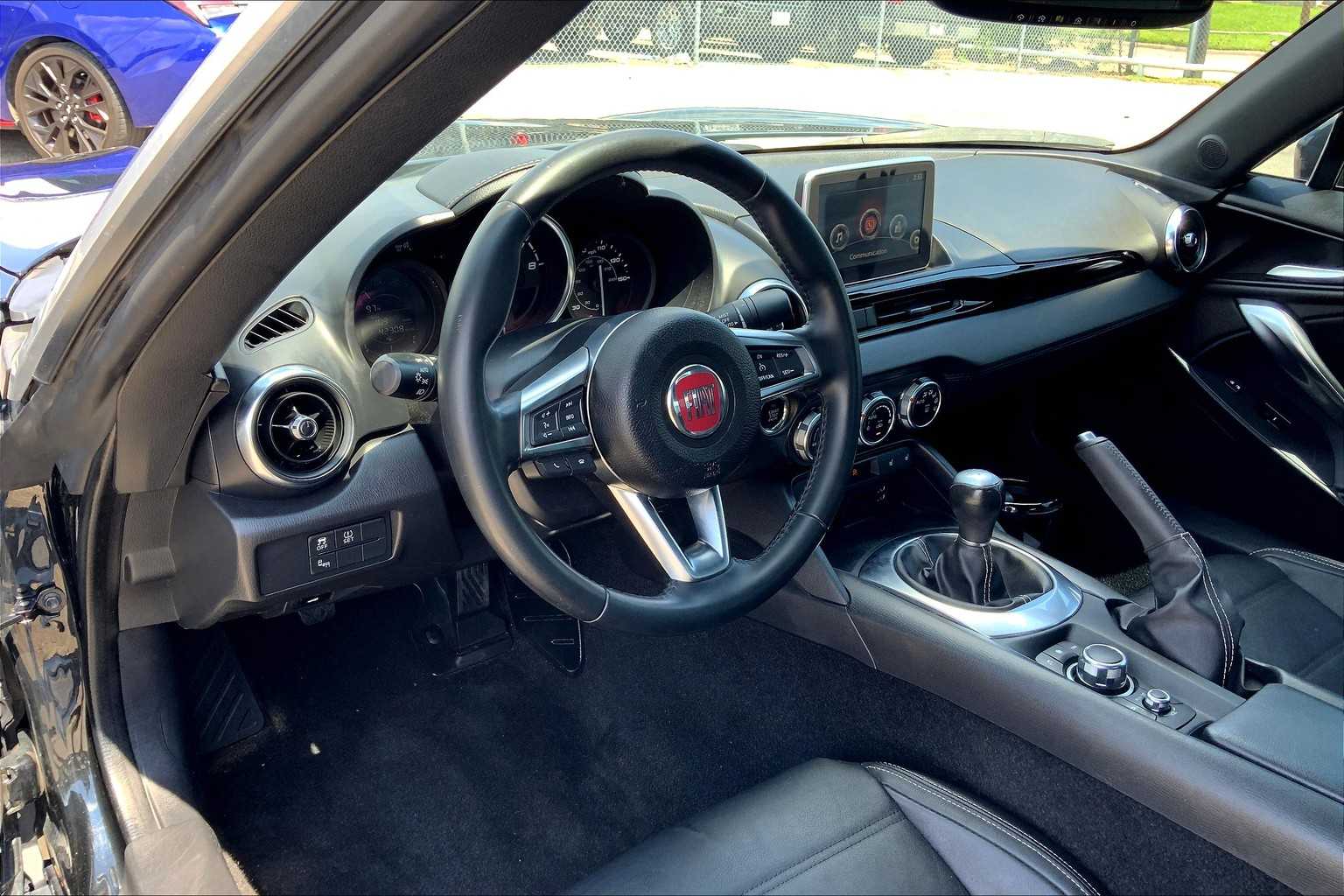 2017 Fiat 124 Spider Lusso photo 15