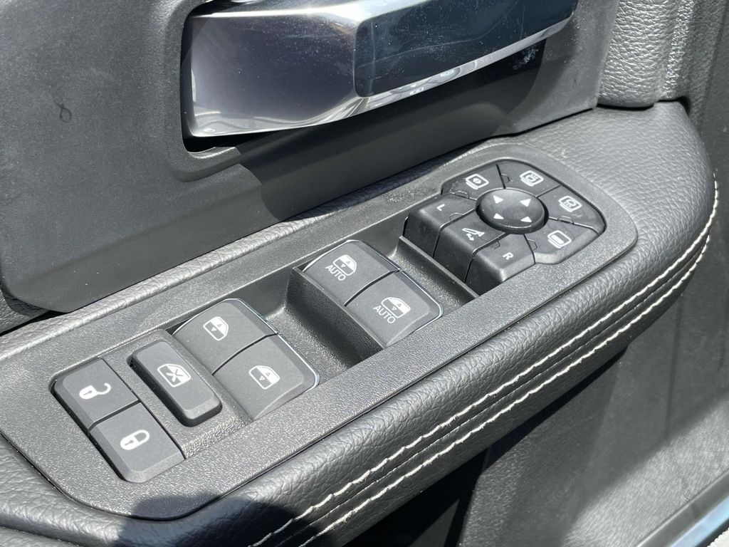 2025 Ram 2500 Laramie photo 20
