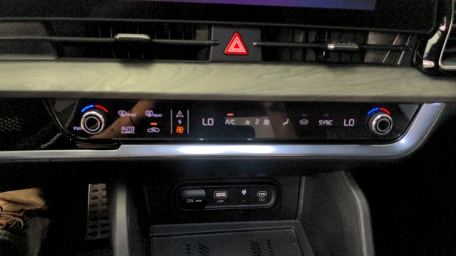 Used 2024 Wolf Gray/Ebony Black Roof Kia X-Pro image 20