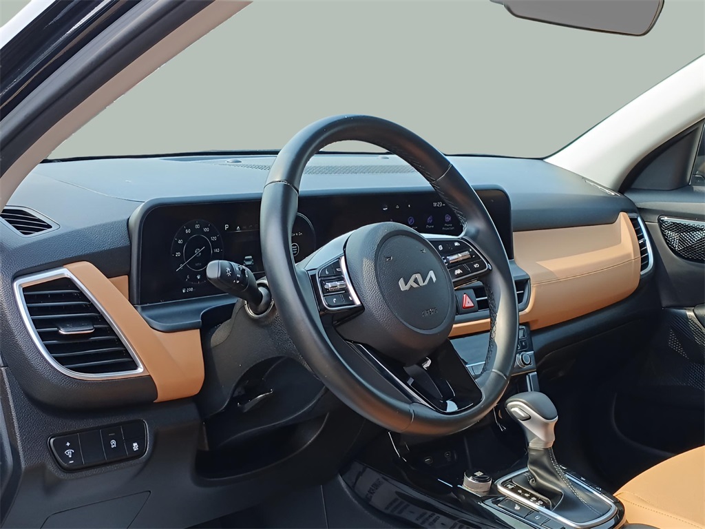 2024 Kia Seltos EX photo 11