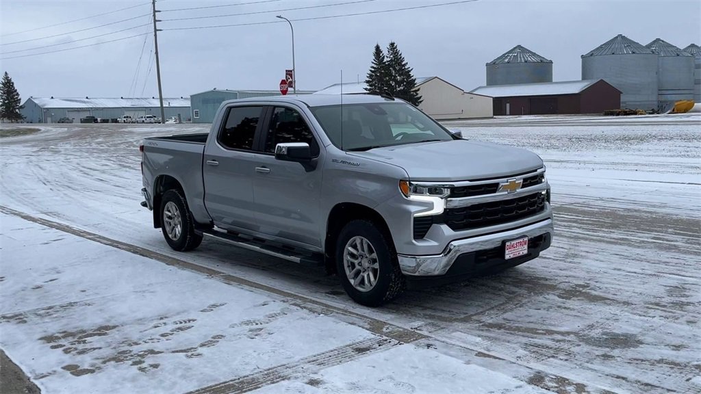 Used 2022 Chevrolet Silverado 1500 LT with VIN 1GCUDDED5NZ558163 for sale in Oslo, Minnesota