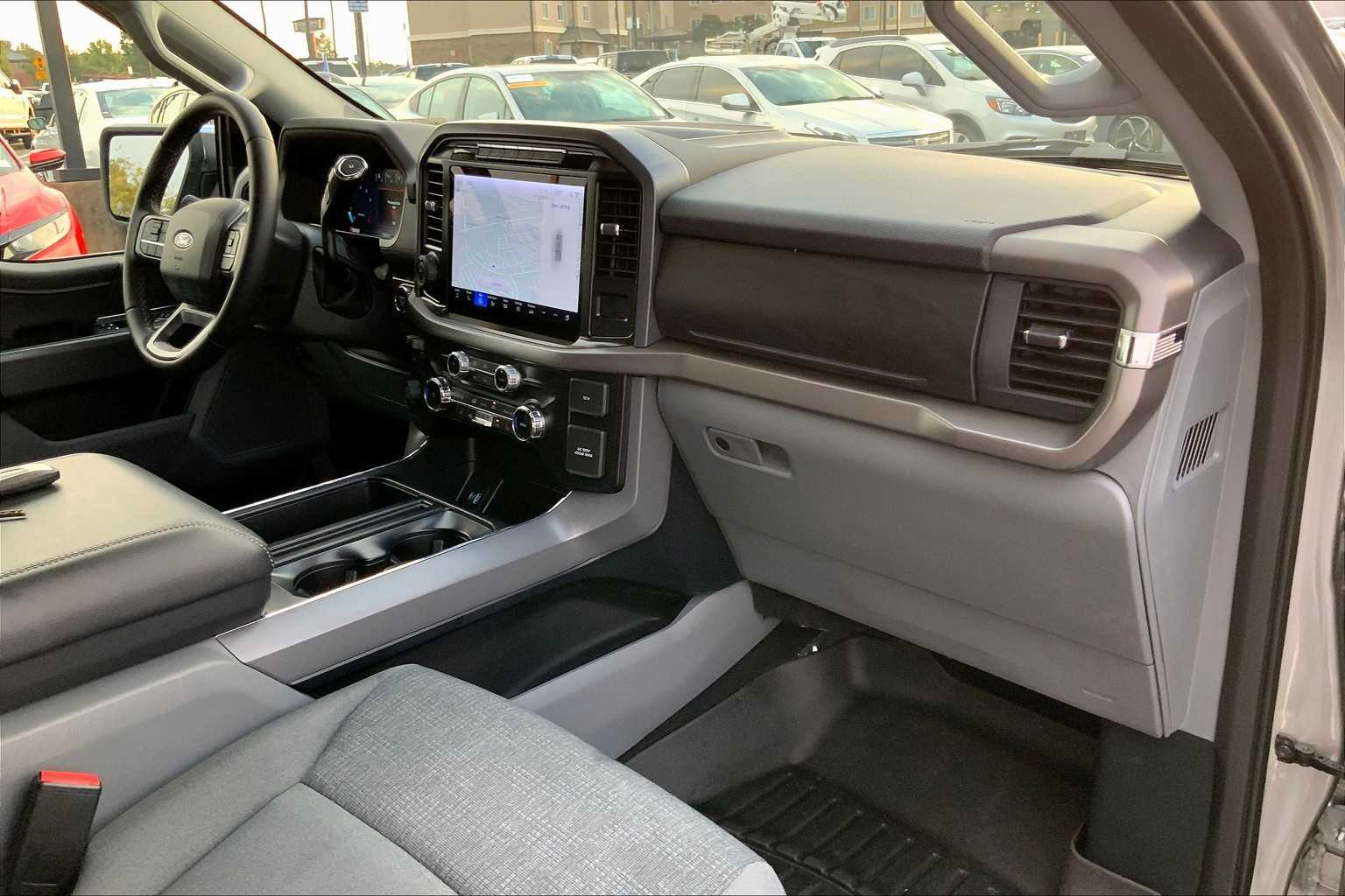 2024 Ford F-150 XLT photo 16