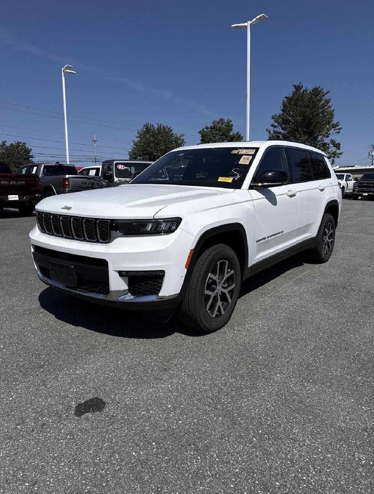 2024 Jeep Grand Cherokee Limited photo 3