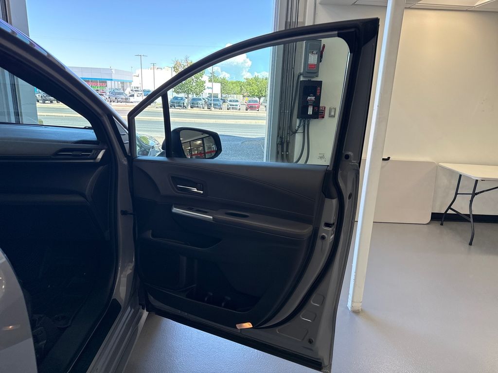 2022 Toyota Sienna XLE Woodland Edition photo 13