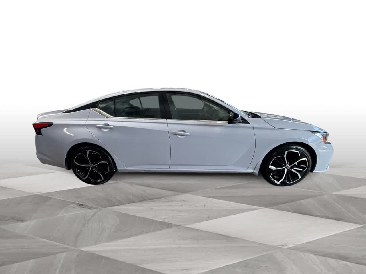 2024 Nissan Altima 2.5 SR photo 8