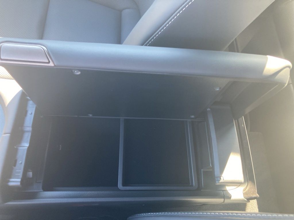 2025 Toyota Crown XLE photo 24