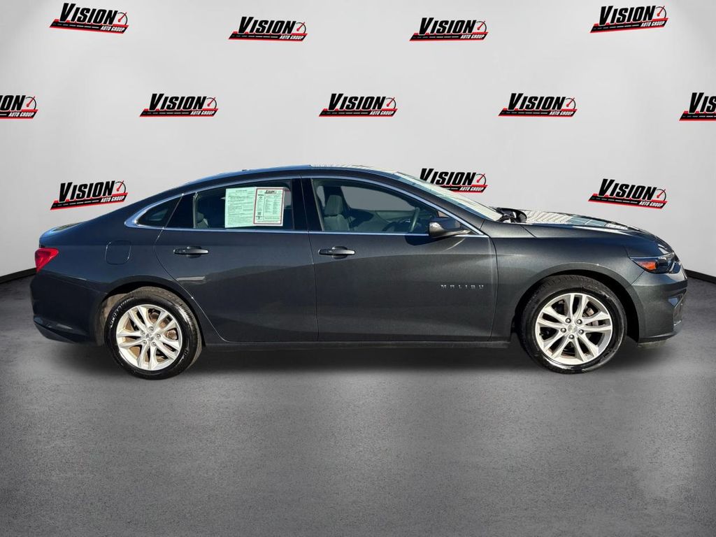 2017 Chevrolet Malibu 1LT photo 4