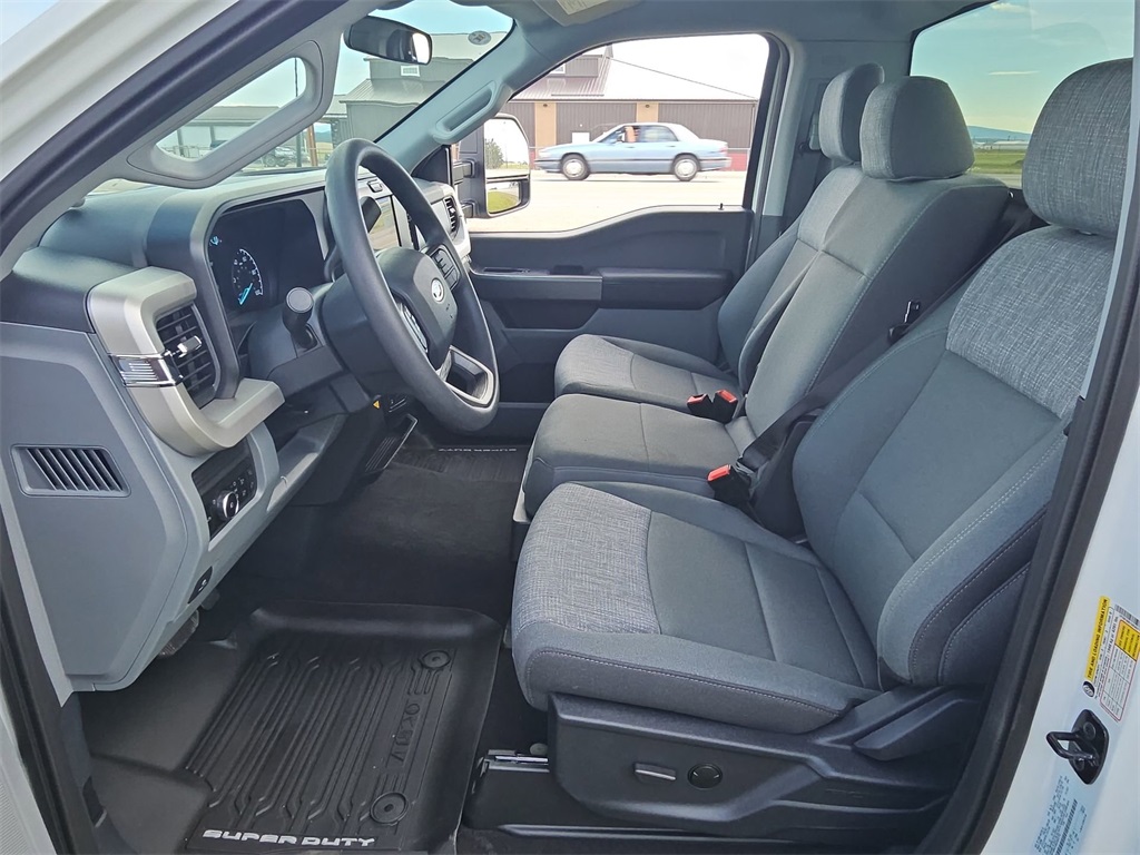 2025 Ford F-350 XLT photo 24
