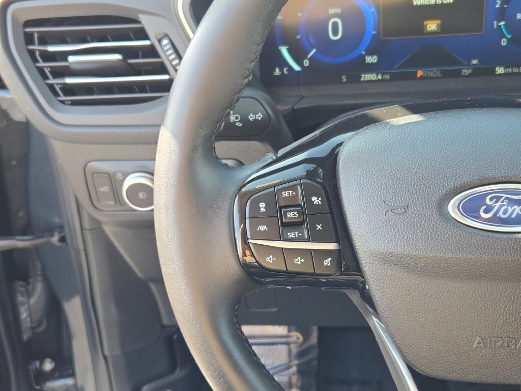 2022 Ford Escape SEL photo 25