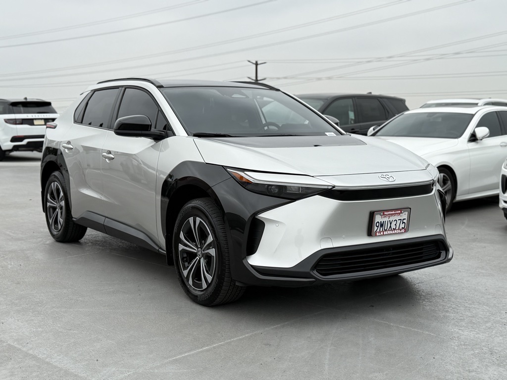 2024 Toyota bZ4X XLE photo 3