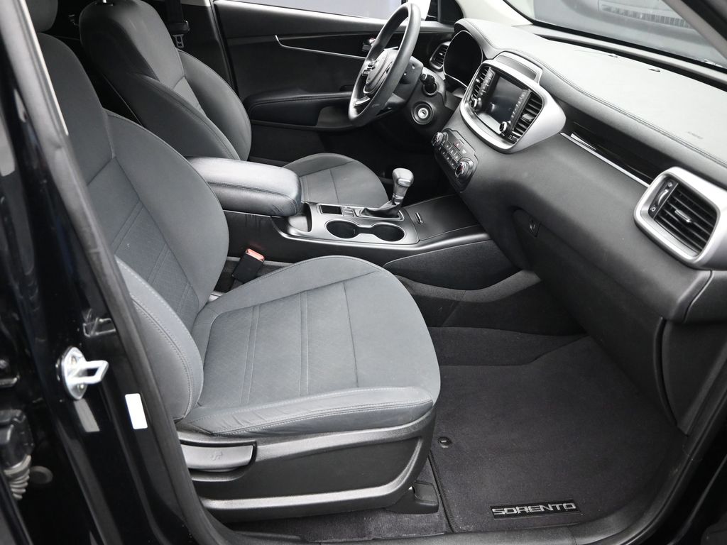 2019 Kia Sorento LX photo 5