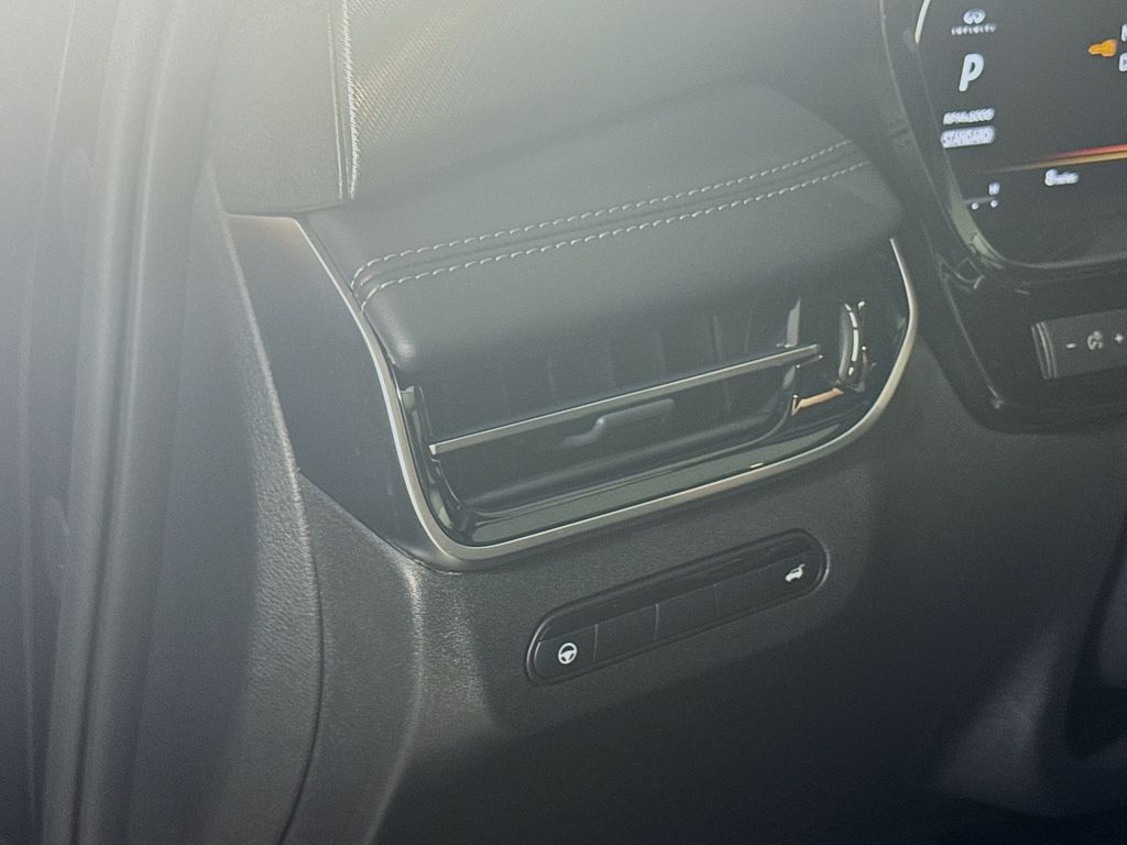 2026 Infiniti QX60 Luxe photo 10