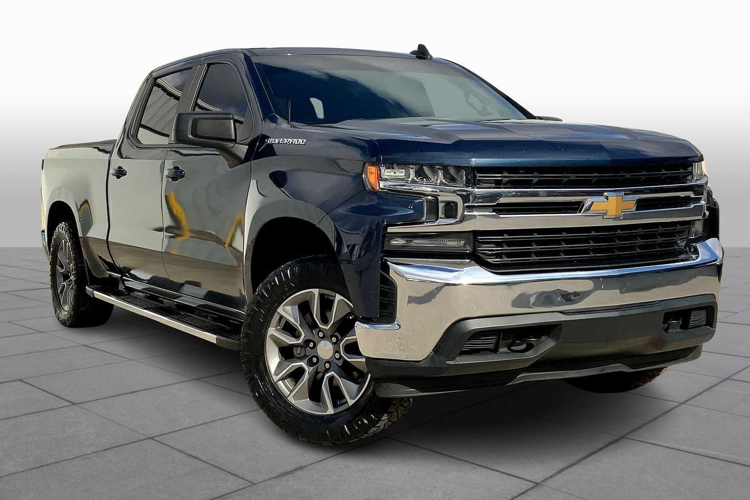 2020 Chevrolet Silverado 1500 LT photo 2