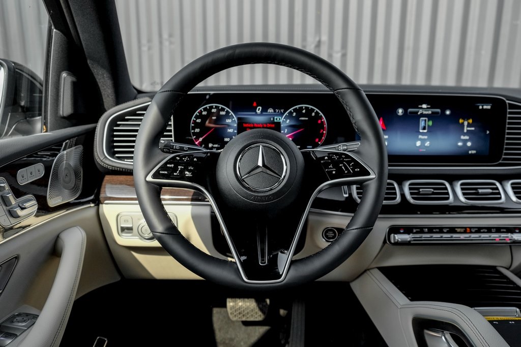 2025 Mercedes Benz GLS 450 4MATIC photo 18