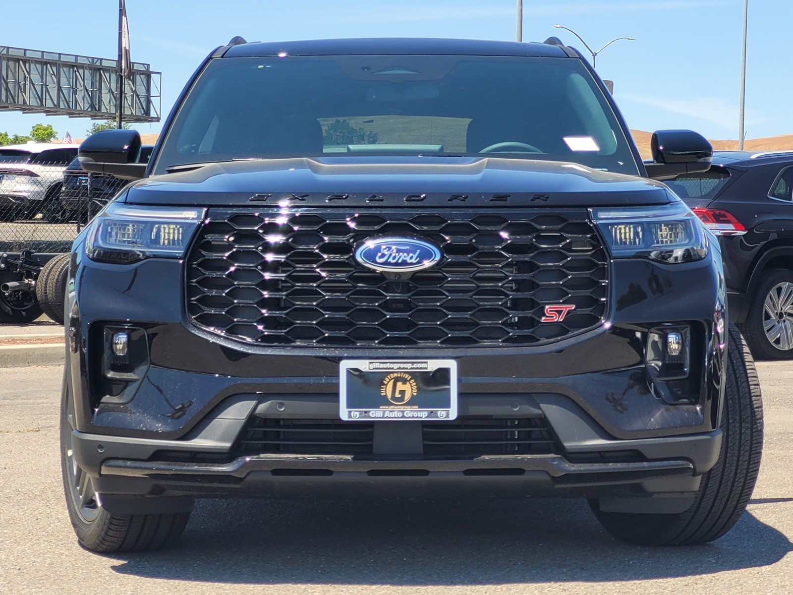 2025 Ford Explorer ST photo 2