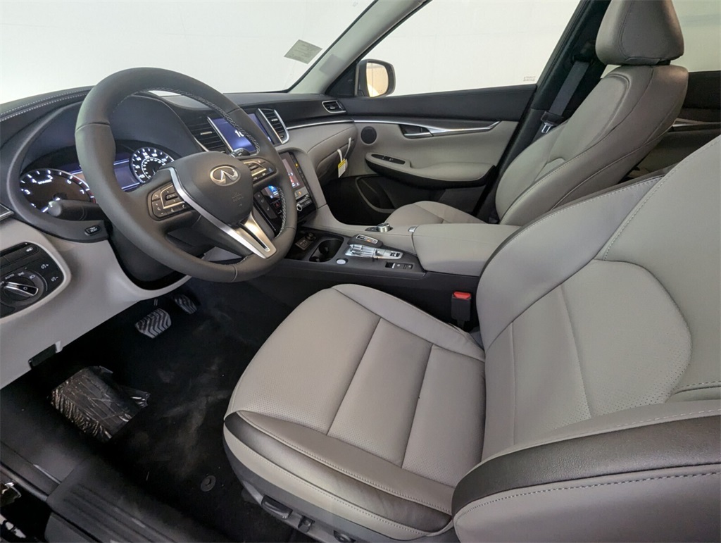 2025 Infiniti QX50 Luxe AWD photo 5
