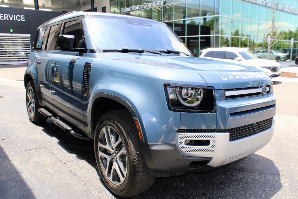 2021 Land Rover Defender 110 SE photo 3