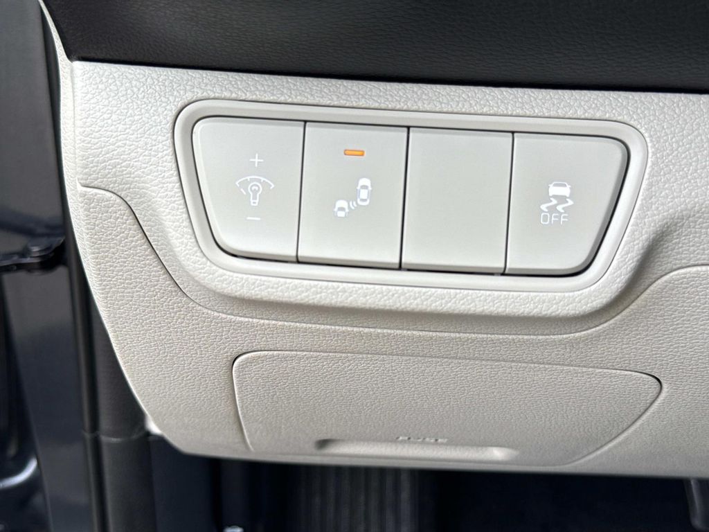 2022 Kia Forte LXS photo 33