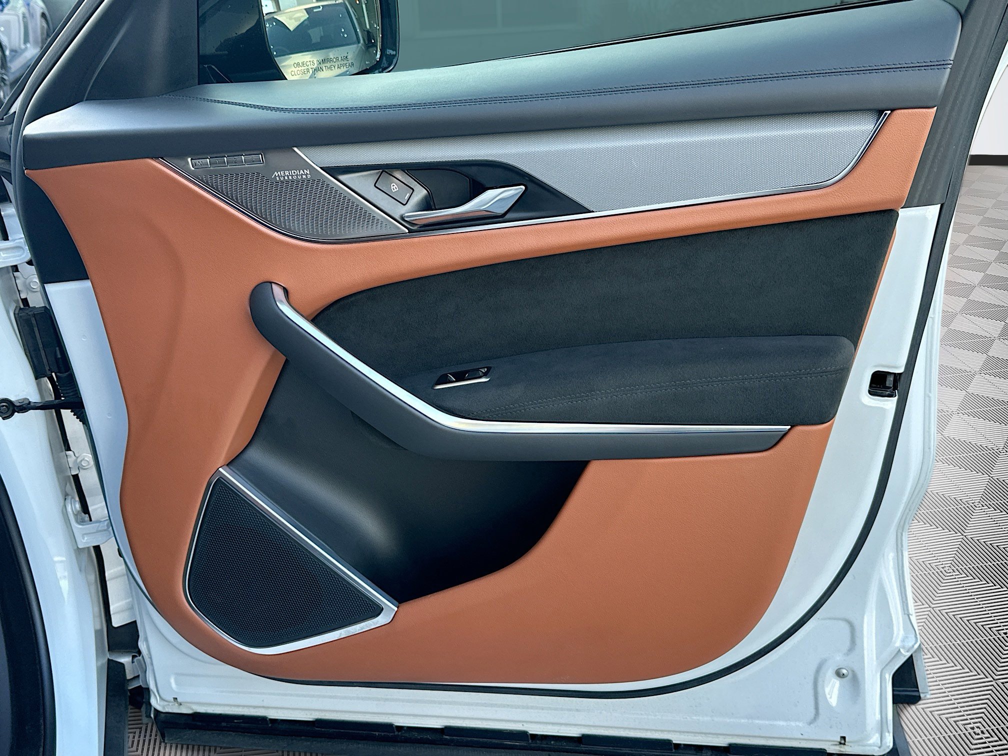 2021 Jaguar F-PACE SVR photo 32