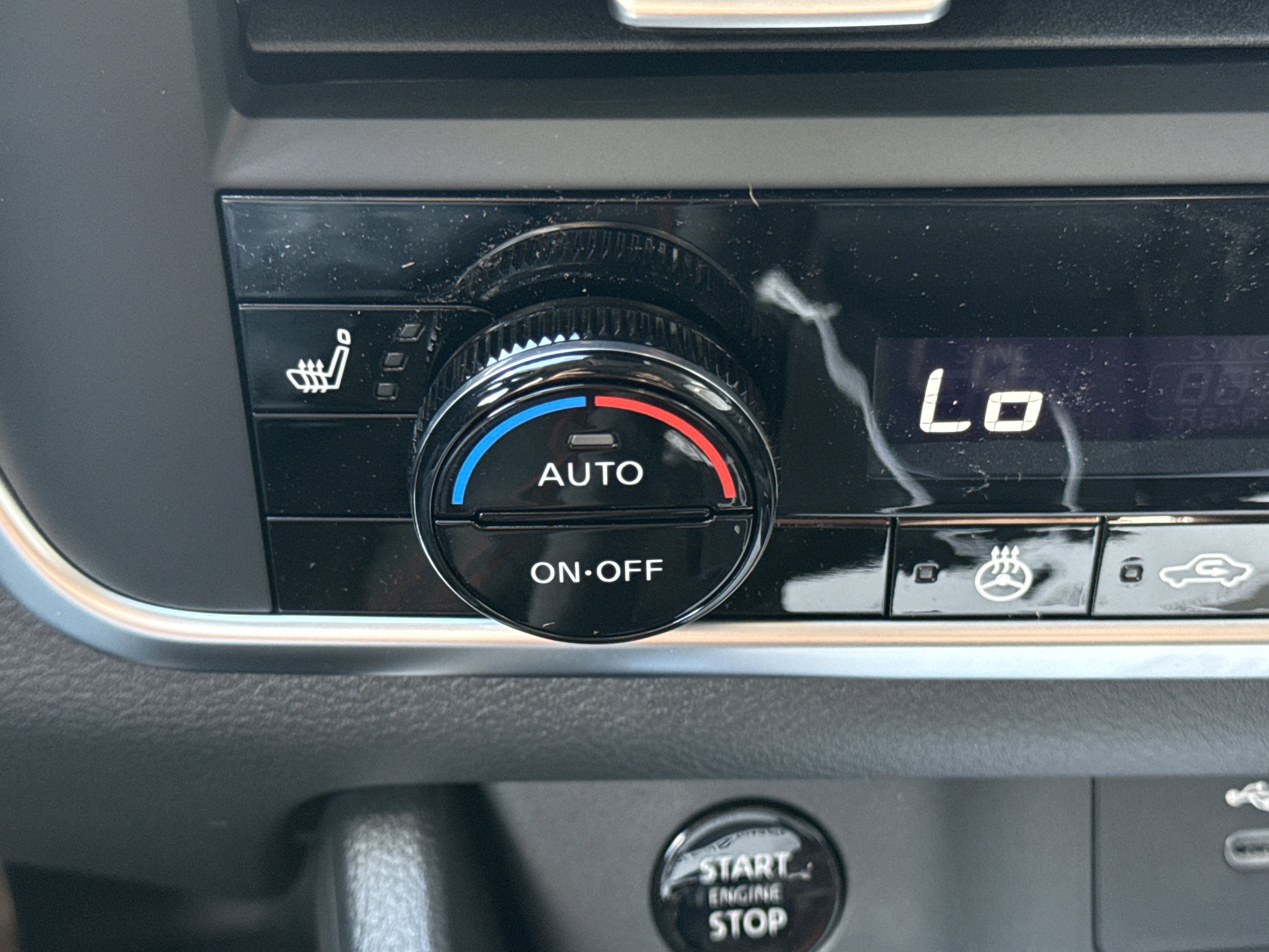 2026 Nissan Rogue AWD photo 2