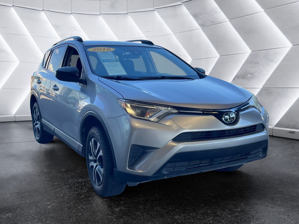 2018 Toyota RAV4 LE photo 3