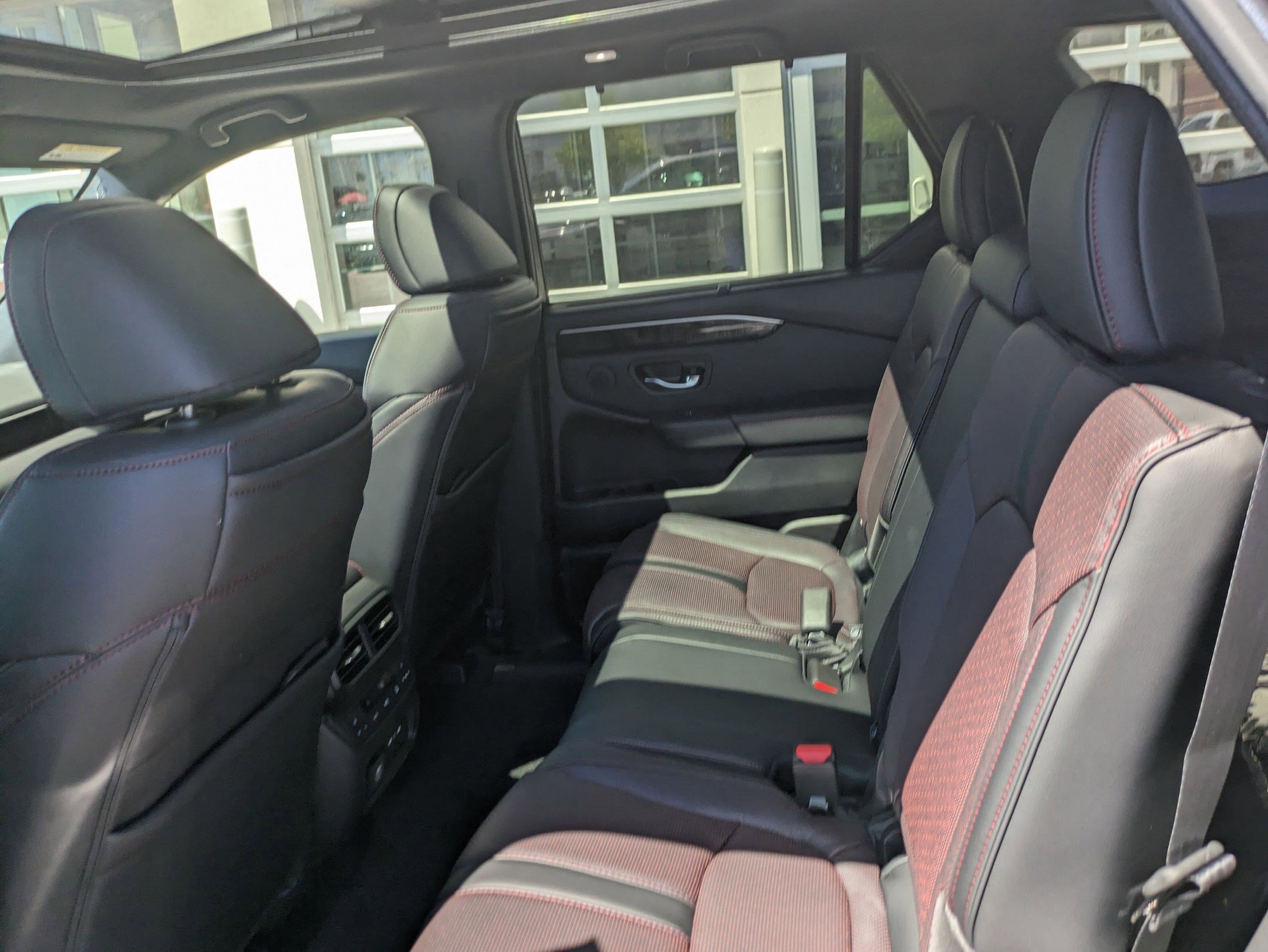 2025 Honda Pilot Black Edition photo 12