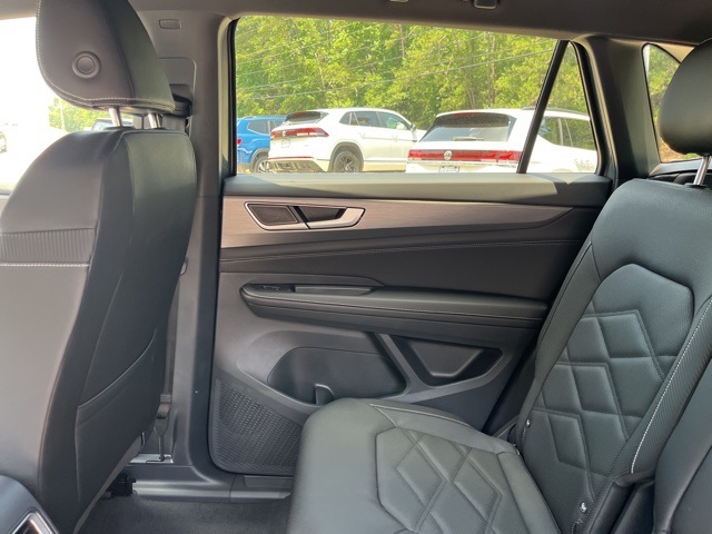 2025 Volkswagen Atlas Cross Sport SE photo 14