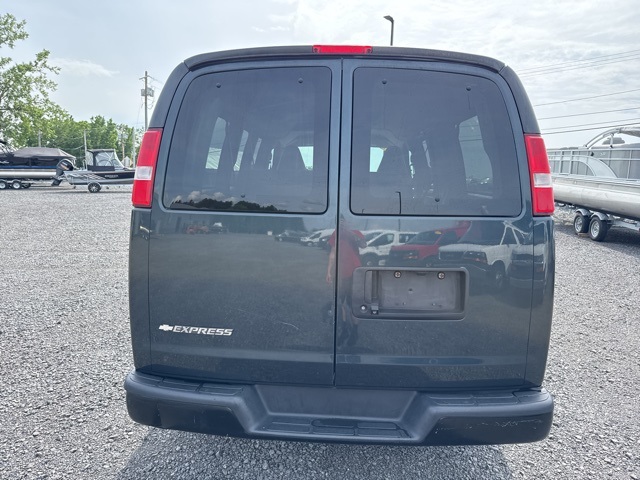 2017 Chevrolet Express Passenger 2500 LS photo 5