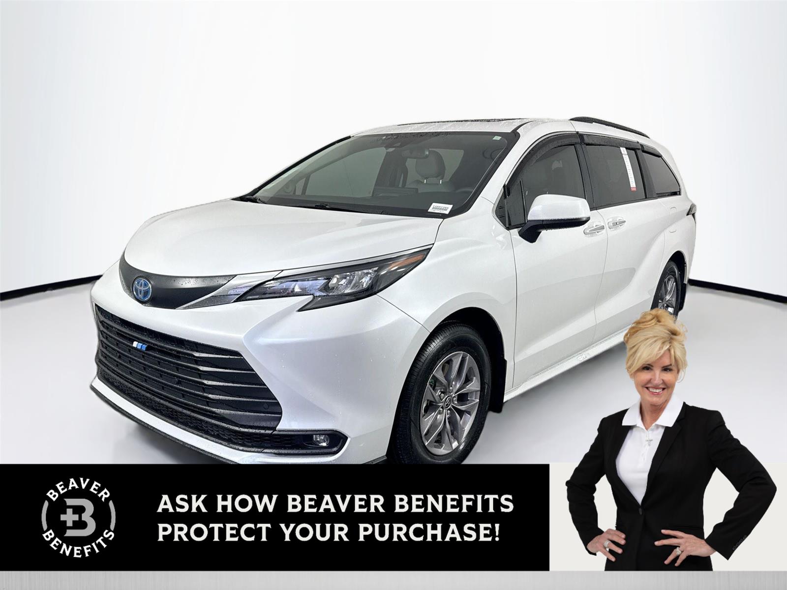 2025 Toyota Sienna XLE's photo