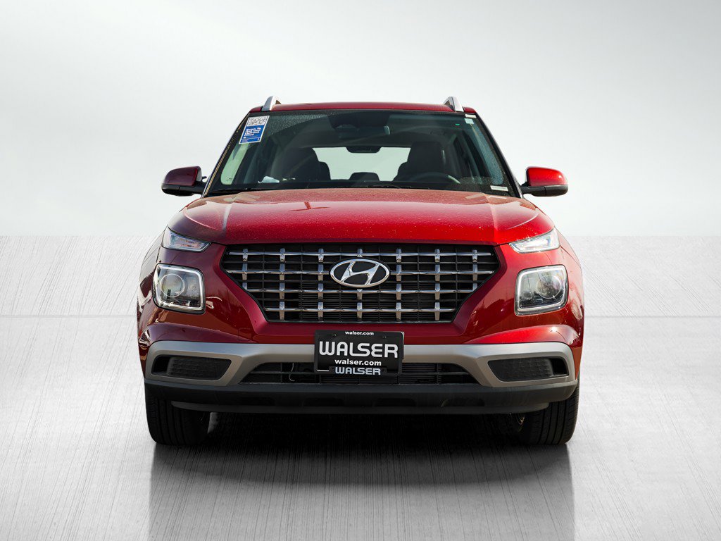 2025 Hyundai Venue SEL photo 2