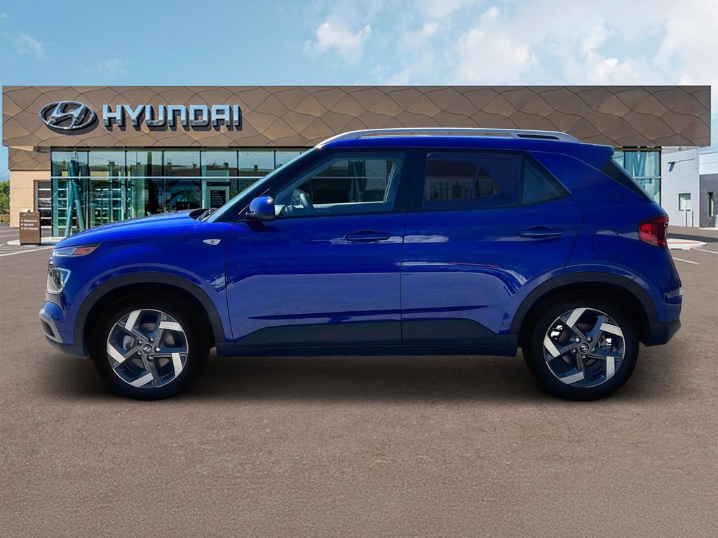 2025 Hyundai Venue SEL photo 3