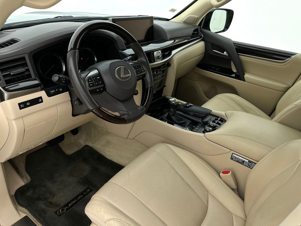 2018 Lexus LX 570 photo 4